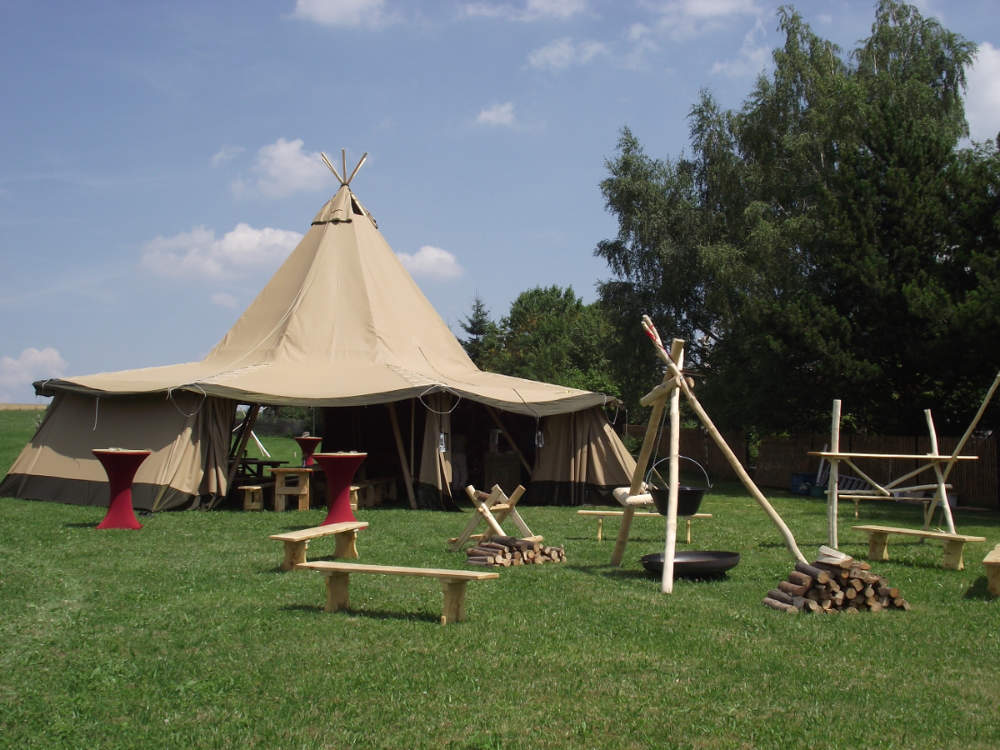 Tipi bis 120 Personen mit Outdoor-Zubehoer und Outdoor-Spiele
